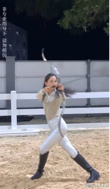 章子怡確實沒她會撅屁股!森林北再曬射箭視頻,故意撅屁股大秀身材