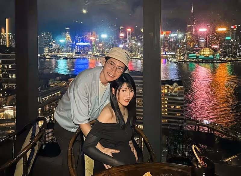恭喜！香港人氣女星連詩雅剖腹生女，老公陳家樂親自剪斷臍帶