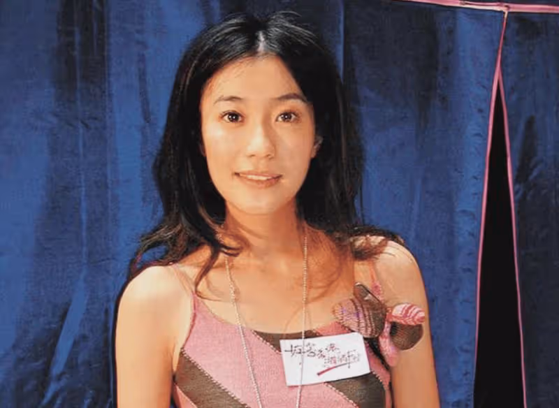 TVB前知名藝人打入內地時尚圈,曾被傳拒絕謝霆鋒的追求,如今生四個女兒成人生贏家