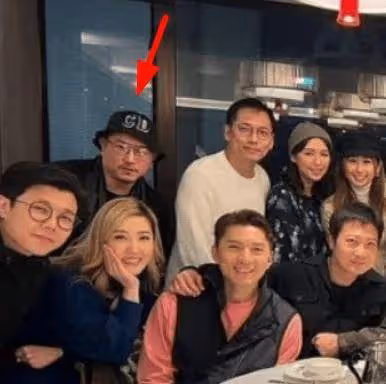 發福認不出!TVB前小生退圈多年,染金毛塗指甲油!網友驚訝:怎變這個樣子?