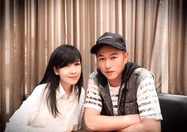 發福認不出!TVB前小生退圈多年,染金毛塗指甲油!網友驚訝:怎變這個樣子?