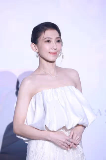 任嘉倫陳冠希贊多比帥,周也奚夢瑤優雅貴氣