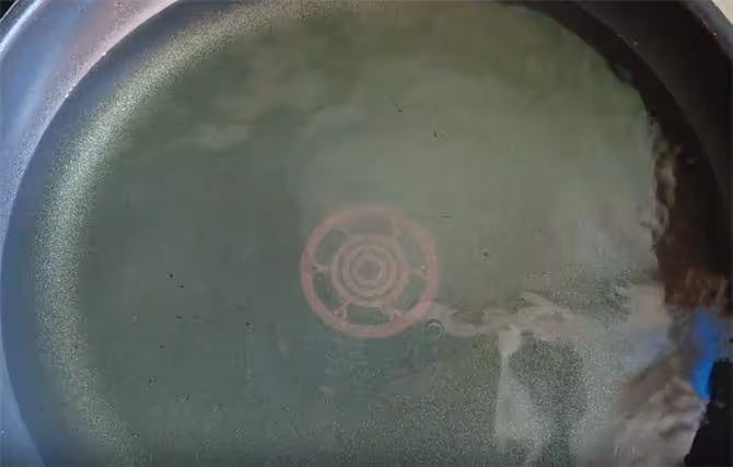 一根紅薯,加點澱粉,不蒸不煮,筷子一攪,10分鐘做出香甜小零食