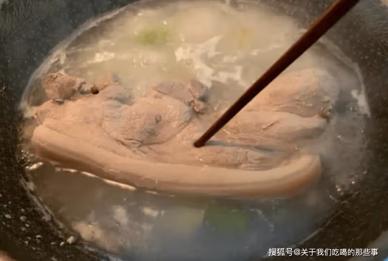 回鍋肉的正宗做法,掌握好3個關鍵步驟,香而不膩,好吃下飯
