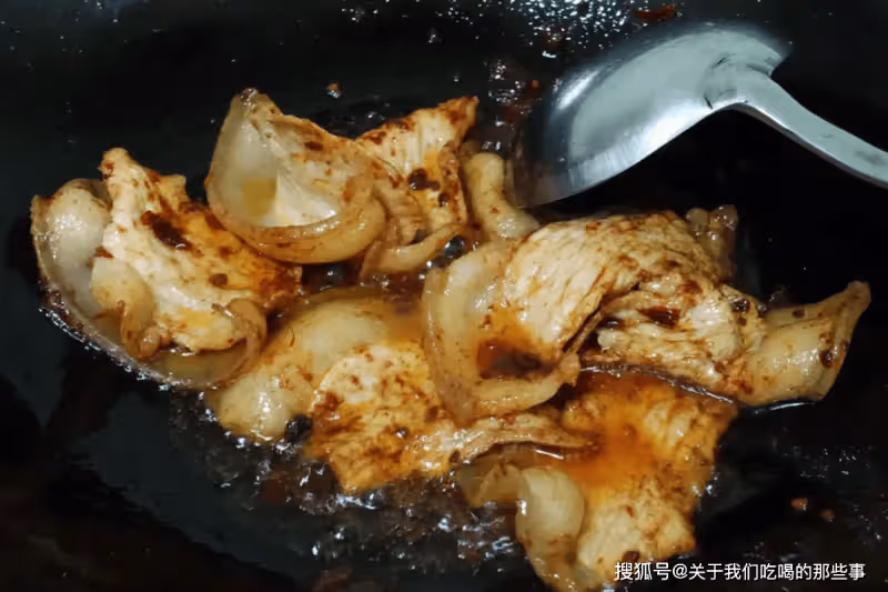 回鍋肉的正宗做法,掌握好3個關鍵步驟,香而不膩,好吃下飯