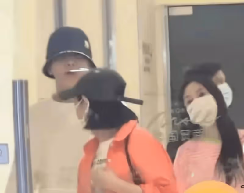41歲李小璐三亞度假照流出,她又跟小鮮肉好上了?這回賈乃亮徹底沒戲了