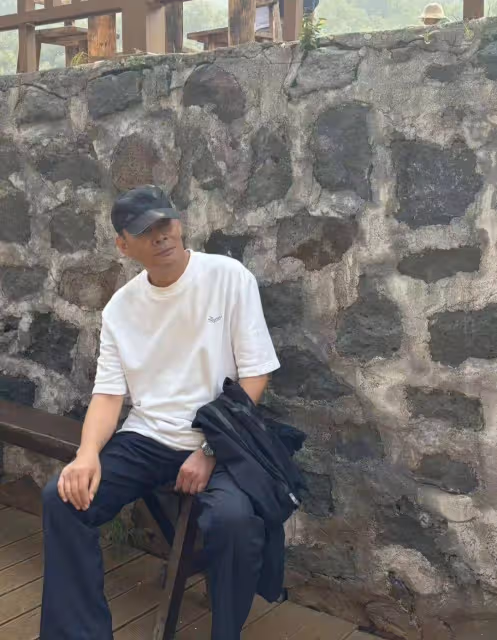 長白山偶遇唐國強張光北等老明星,出門都十分低調,沒有前呼後擁