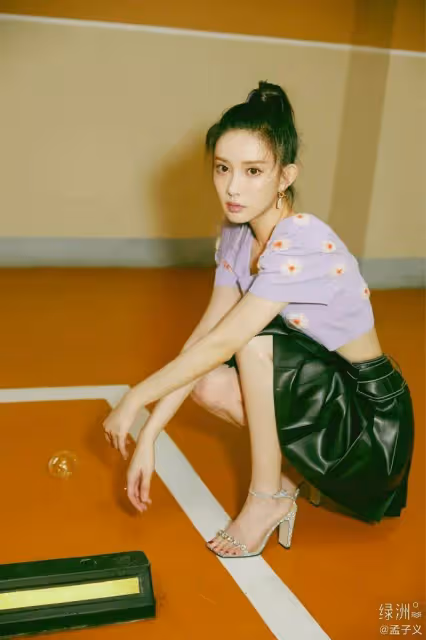 孟子義腿部「滑溜」?她膚白貌美魔鬼身材太性感撩人