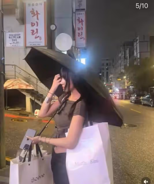 汪峰女兒小蘋果韓國度假,穿露臍裝身材不輸超模
