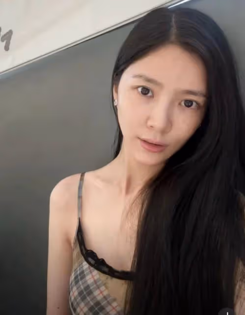 杜淳36歲嬌妻自信曬全素顏，臉上斑點明顯，但皮膚緊緻看不到皺紋