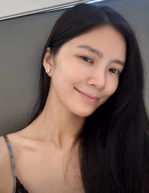 杜淳36歲嬌妻自信曬全素顏，臉上斑點明顯，但皮膚緊緻看不到皺紋