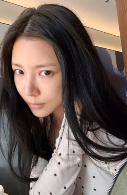 杜淳36歲嬌妻自信曬全素顏，臉上斑點明顯，但皮膚緊緻看不到皺紋