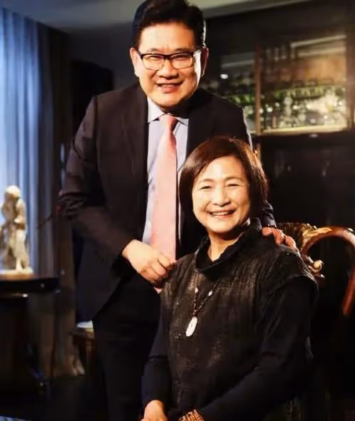 鄭佩佩因病離世,享年78歲,4個兒女送別「華夫人」最後一程