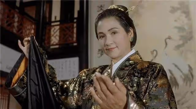 鄭佩佩因病離世,享年78歲,4個兒女送別「華夫人」最後一程