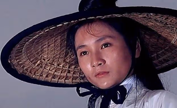 鄭佩佩因病離世,享年78歲,4個兒女送別「華夫人」最後一程