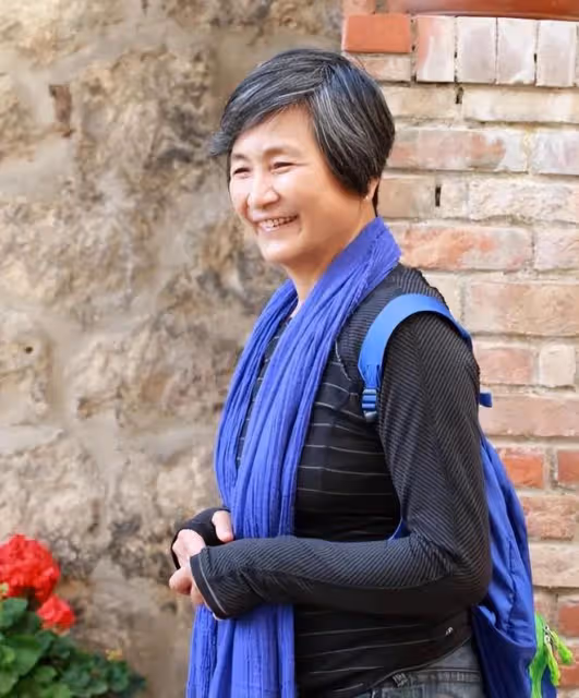 鄭佩佩因病離世,享年78歲,4個兒女送別「華夫人」最後一程