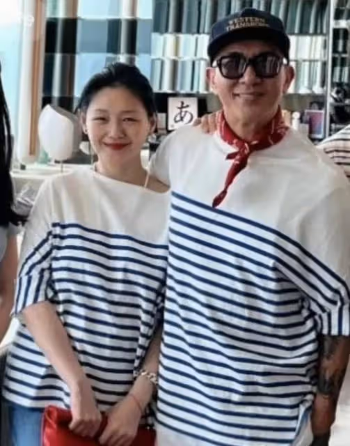 大S現身顏值重回巔峰,背萬元包包很漂亮,帶孩子和具俊曄旅遊