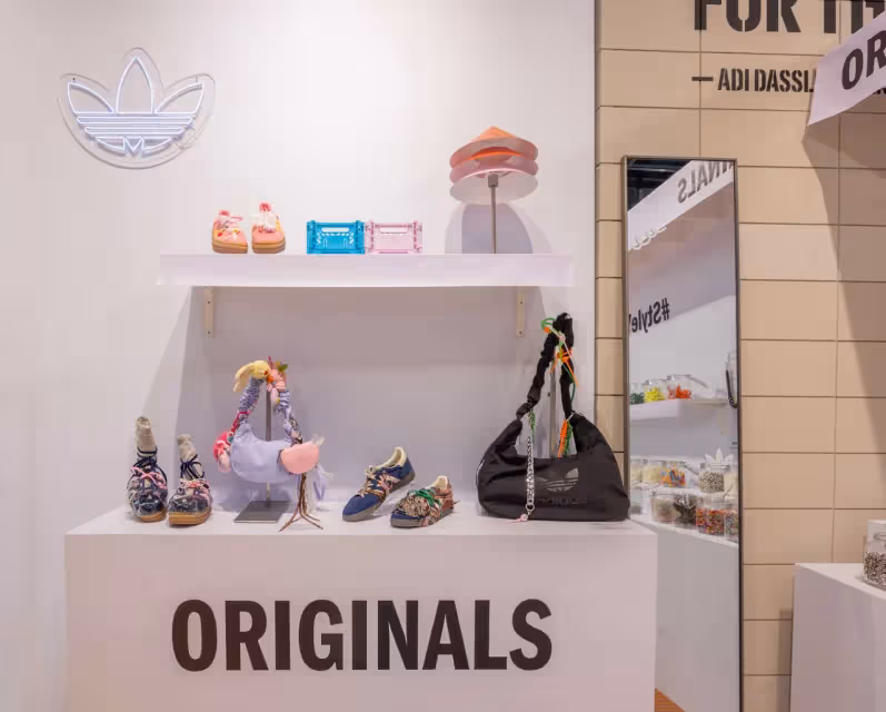 adidas Originals端原創工具間　用珍珠、緞帶改造Samba不再撞鞋