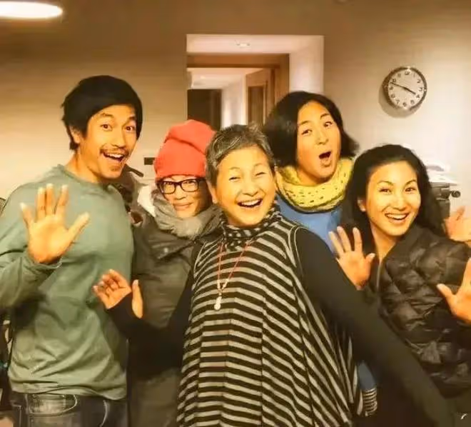 突傳噩耗!79歲演員鄭佩佩去世,晚年受病痛折磨,遺願曝光惹淚目