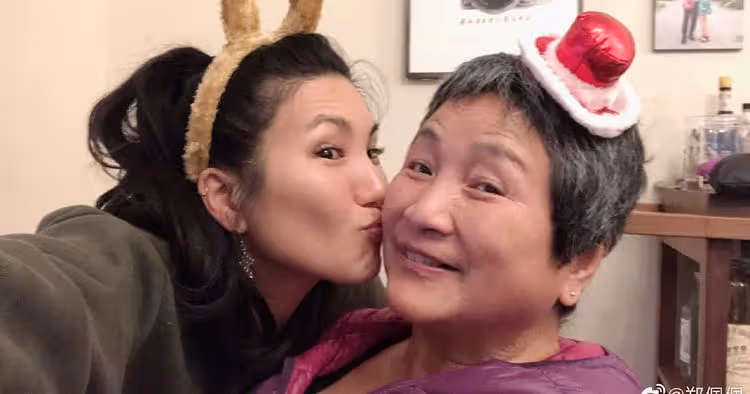 鄭佩佩前夫為台灣富商　3子女活躍演藝圈