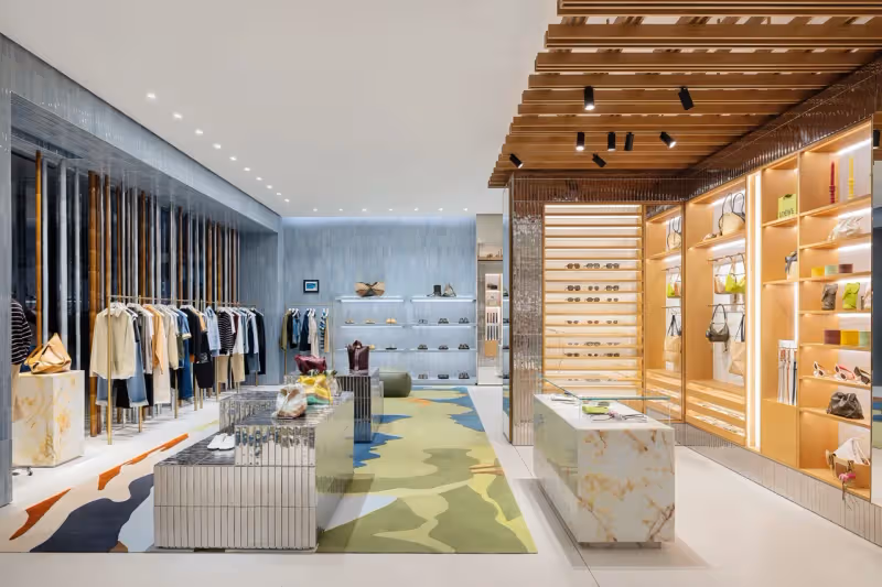 LOEWE高雄漢神巨蛋開專門店　揪邵雨薇、詹子萱熱情應援