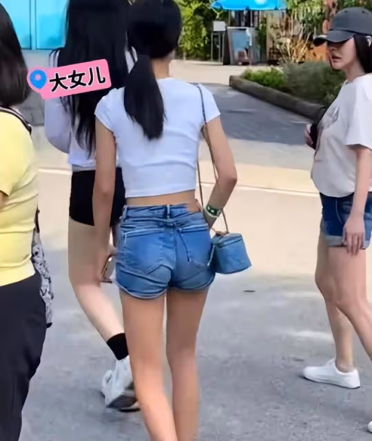 小S女兒這是穿的啥?走在街上不尷尬嗎?