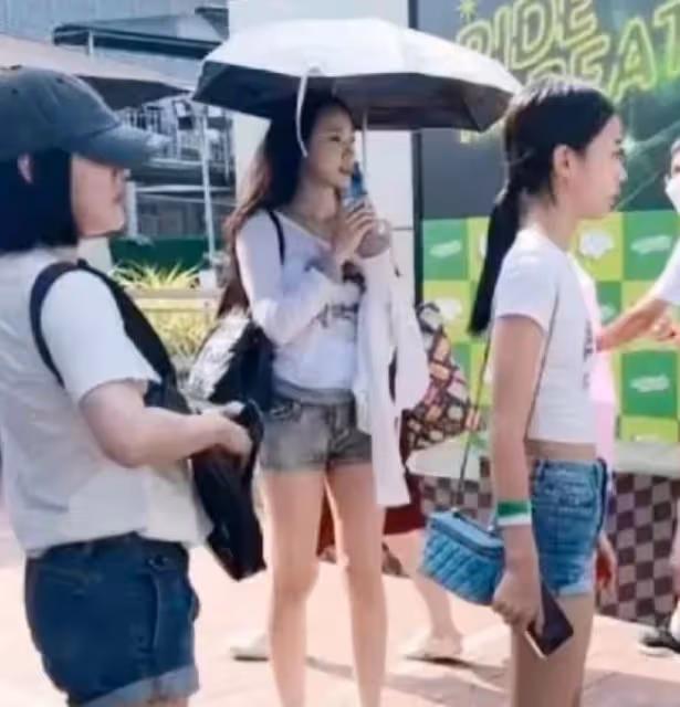 小S女兒這是穿的啥?走在街上不尷尬嗎?