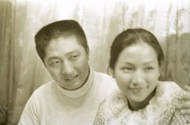 鄭佩佩和前夫原文通結婚照:懷孕8次不後悔,凈身搬出前夫豪宅