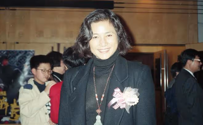 鄭佩佩和前夫原文通結婚照:懷孕8次不後悔,凈身搬出前夫豪宅