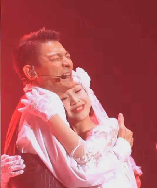 劉德華女舞伴火了！身份被網友扒出，本人：很幸福，不是演的