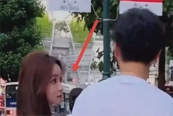 網紅懶懶性感照曝光，身材傲人，怪不得王思聰欲罷不能
