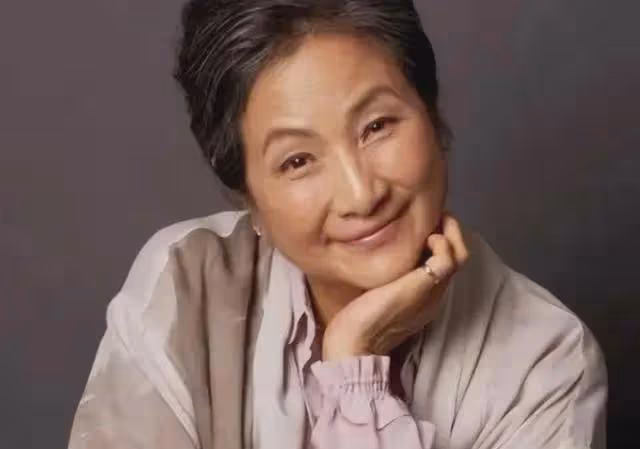 78歲老戲骨鄭佩佩去世,最後露面坐輪椅氣色差,好友發文悼念