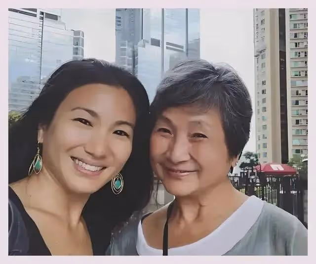 78歲老戲骨鄭佩佩去世,最後露面坐輪椅氣色差,好友發文悼念