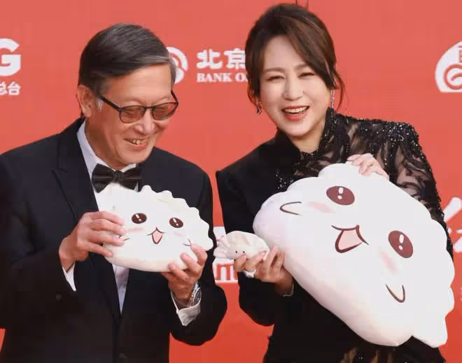 這一次,42歲的馬麗讓大家看到了她在內娛的「江湖地位」