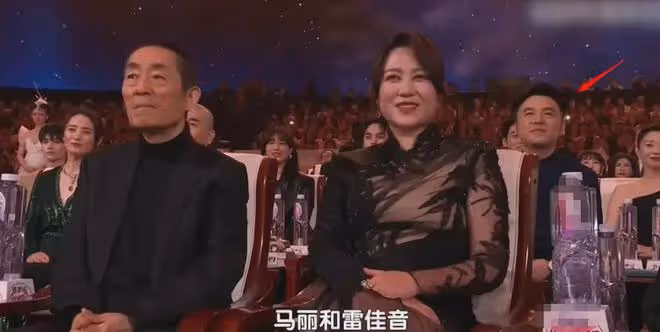 這一次,42歲的馬麗讓大家看到了她在內娛的「江湖地位」