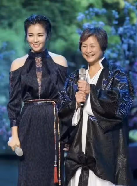 78歲鄭佩佩去世,周星馳李若彤發文悼念,劉濤的話讓人淚目
