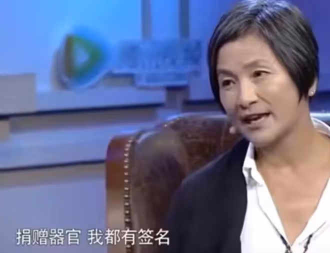 78歲鄭佩佩去世,周星馳李若彤發文悼念,劉濤的話讓人淚目
