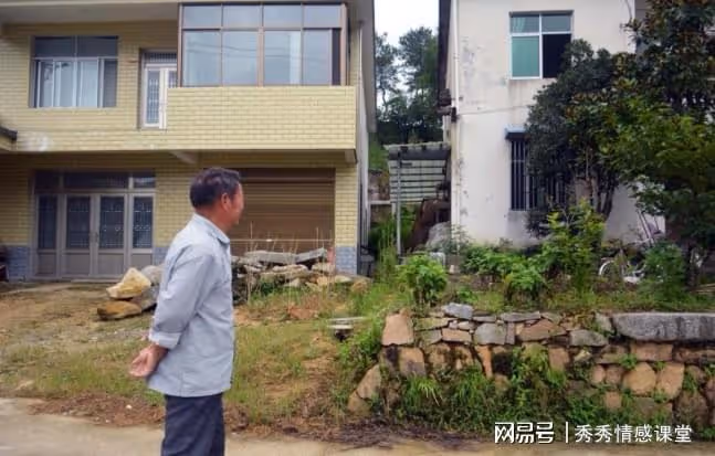 二叔在單位當領導，上海3套房，每次回老家卻故意穿我爸的舊衣服