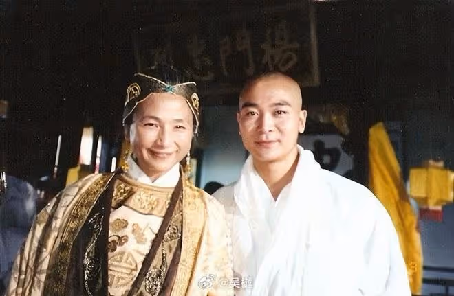 武俠影后走好!78歲鄭佩佩離世,劉亦菲黃曉明等晚輩發文悼念