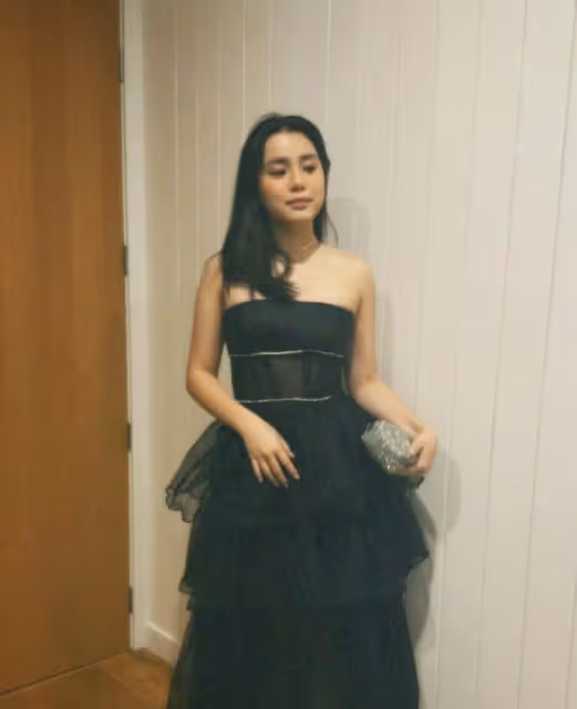 17歲TVB女歌手生圖流出!上衣開窿,簡約淡妝撞樣天王前妻?