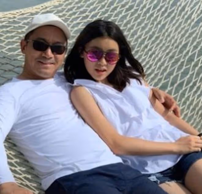 17歲TVB女歌手生圖流出!上衣開窿,簡約淡妝撞樣天王前妻?