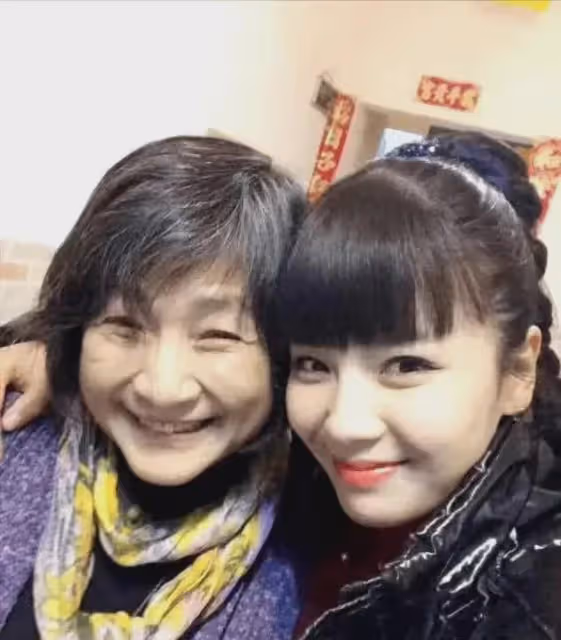 曾被好友亦舒搶男友,但仍善良樂觀待人,香港女星鄭佩佩去世