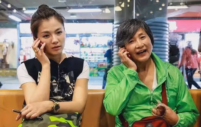 曾被好友亦舒搶男友,但仍善良樂觀待人,香港女星鄭佩佩去世