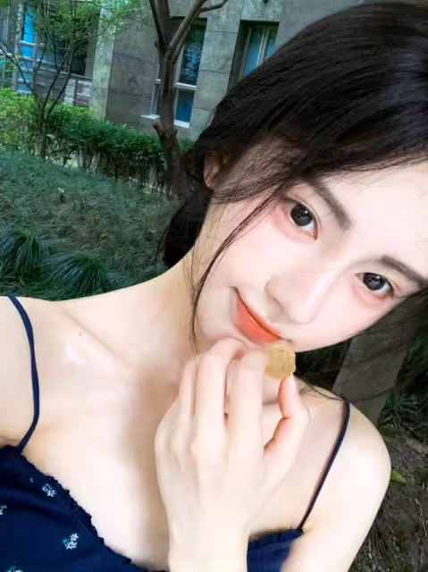 網友又來審判?鞠婧禕最新自拍陷擦邊爭議!趙露思虞書欣等遭牽累