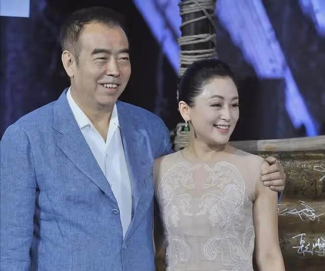 65歲倪萍醫美後真時髦，模樣大變，優雅從容，完全沒了土氣！