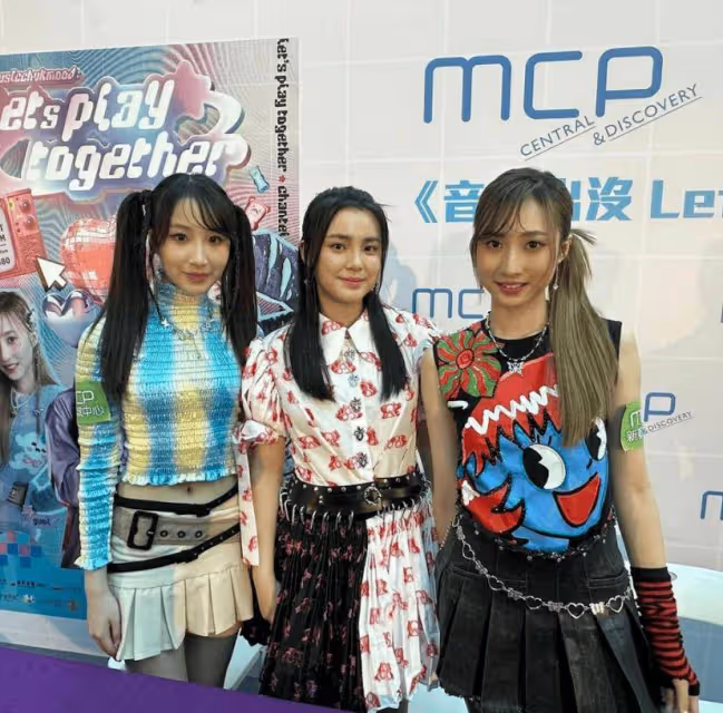 17歲TVB女歌手生圖流出!上衣開窿清純又性感,撞樣天王前妻?