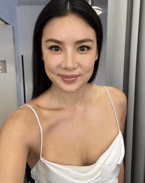 17歲TVB女歌手生圖流出!上衣開窿清純又性感,撞樣天王前妻?