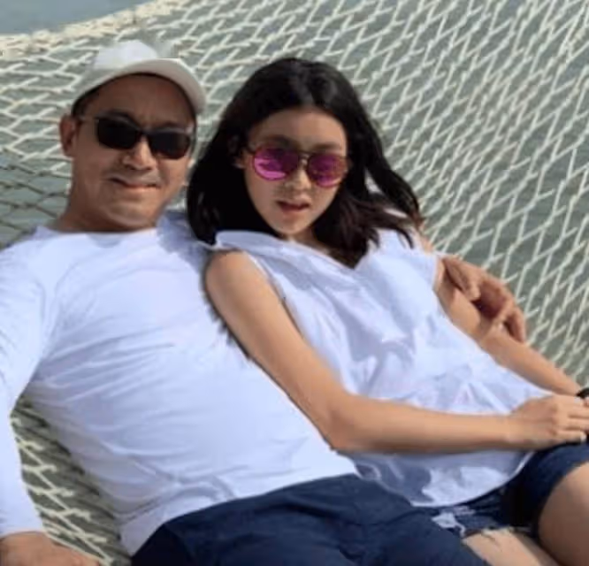 17歲TVB女歌手生圖流出！上衣開窿清純又性感，撞樣天王前妻？