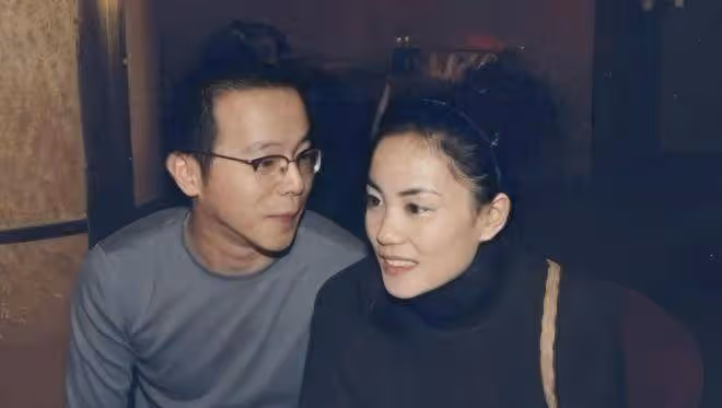 竇靖童:我媽王菲錢多到用不完,但窮苦潦倒的爸爸竇唯,卻成我如今的心病