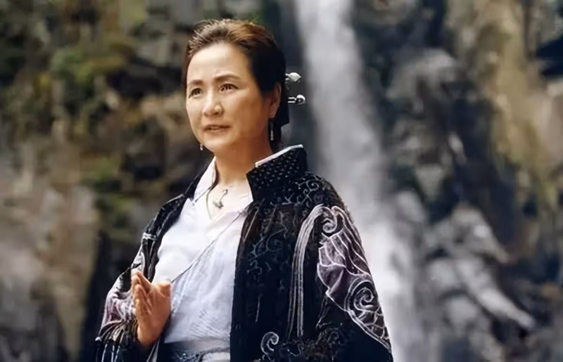 回顧鄭佩佩經典熒幕形象,中國第一打女驚艷世人
